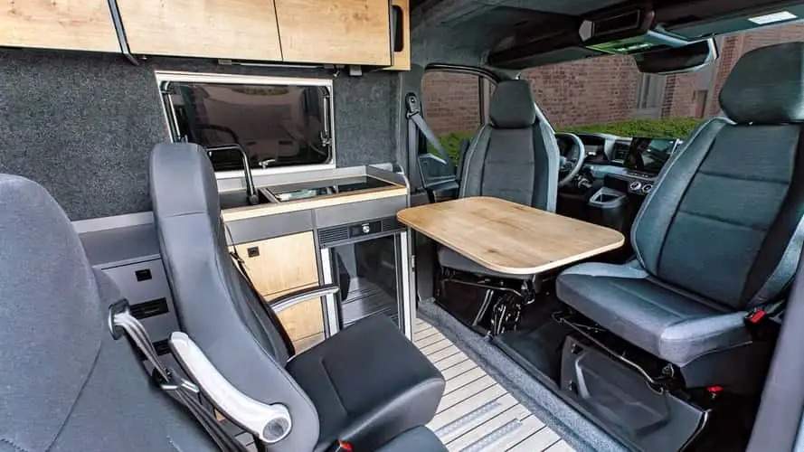 日产推出电动露营车 Interstar-e Relax:续航 408 英里,可容 4 人居住