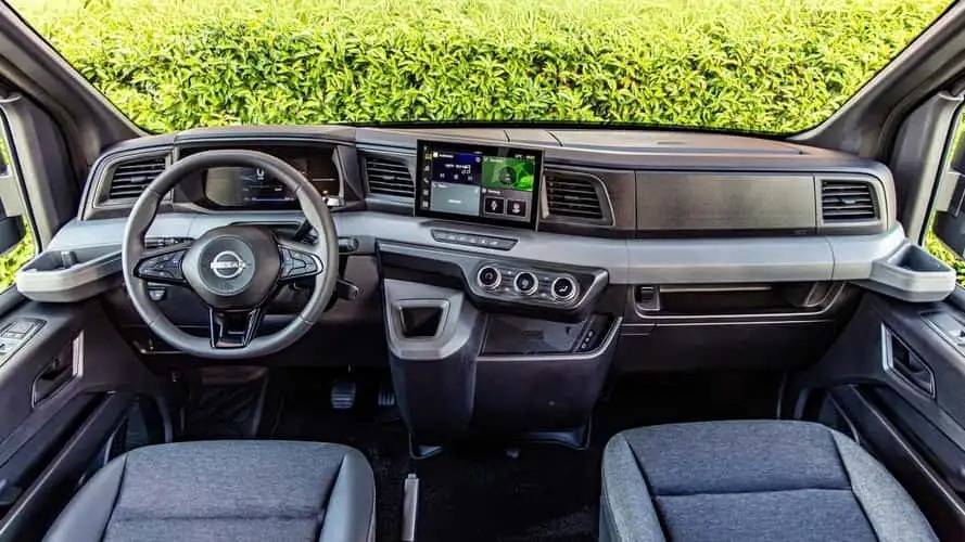 日产推出电动露营车 Interstar-e Relax:续航 408 英里,可容 4 人居住