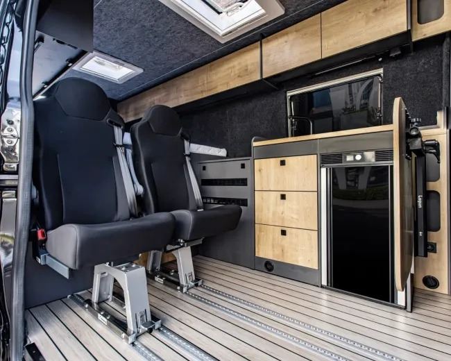 日产推出电动露营车 Interstar-e Relax:续航 408 英里,可容 4 人居住